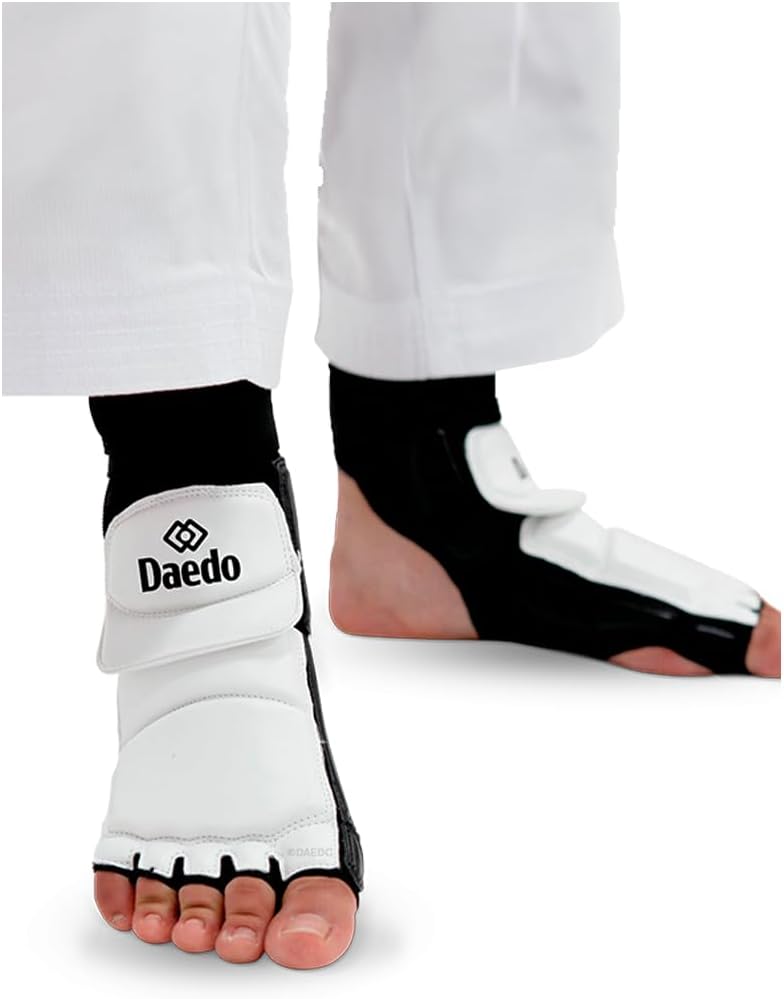 Taekwondo Foot Protector, WT Standard Sizes, Lightweight and Comfortable for Training and Competitions